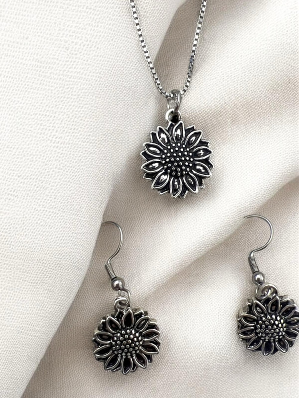 Silver Sunflower Pendant Necklace & Drop Earrings Set - Silver